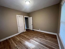 Charming 2 Bedrooms and 1 Bathroom in Louisville, KY (Photo 6 of 12)