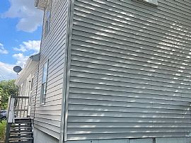 Charming 2 Bedrooms and 1 Bathroom in Louisville, KY (Photo 8 of 12)