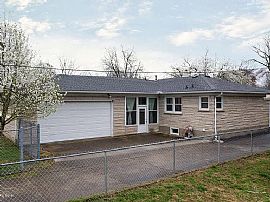 Wonderful Ranch Styled Home in Louisville, KY (Photo 12 of 12)