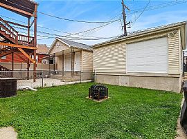 Cute 2 Bedroom Single Family Home in Chicago, IL (Photo 2 of 4)