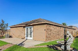 This Lovely 4bed and 2 Bed Was Made For You. in La Marque, TX (Photo 2 of 11)