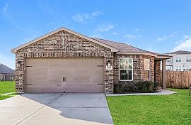This Lovely 4bed and 2 Bed Was Made For You. in La Marque, TX (Photo 3 of 11)