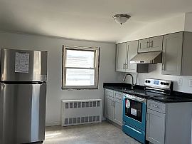 Renovated 3bed/1bath Apt W/i "All Utilities/ Wi-Fi"  in Floral Park, NY (Photo 5 of 8)