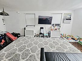 A Nice One Bedroom Home in Glen Oaks, NY (Photo 2 of 4)