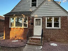 A Nice 4 Bedroom Private Housd in Floral Park, NY (Photo 3 of 5)
