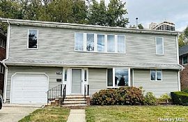 A Beautiful 6 Bedroom House in Glen Oaks, NY