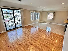 Modern 3 Bedroom Apartment in Glen Oaks, NY (Photo 2 of 5)
