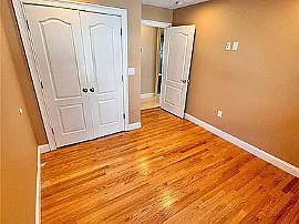 Modern 3 Bedroom Apartment in Glen Oaks, NY (Photo 3 of 5)