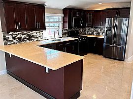 Modern 3 Bedroom Apartment in Glen Oaks, NY (Photo 4 of 5)