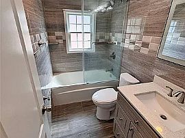 Modern 3 Bedroom Apartment in Glen Oaks, NY (Photo 5 of 5)