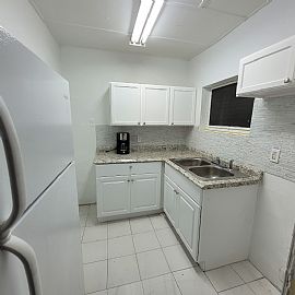 Beautiful 1 Bedroom 1 Bath in Miami, FL (Photo 2 of 6)