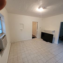 Beautiful 1 Bedroom 1 Bath in Miami, FL (Photo 6 of 6)