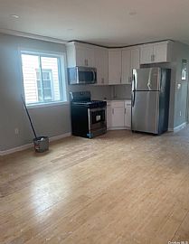 2nd and 3rd Floor - 2 Bedroom Apt in Rochdale, NY (Photo 2 of 8)
