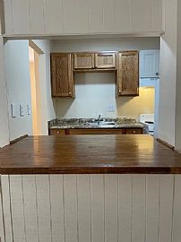 Charming Studio- 1st Floor in Lexington, KY (Photo 2 of 9)