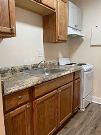 Charming Studio- 1st Floor in Lexington, KY (Photo 5 of 9)