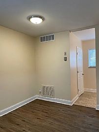 Charming Studio- 1st Floor in Lexington, KY (Photo 6 of 9)