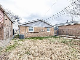 House For Rent  in Chicago, IL (Photo 2 of 9)