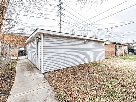 House For Rent  in Chicago, IL (Photo 3 of 9)