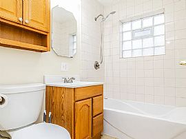 House For Rent  in Chicago, IL (Photo 4 of 9)