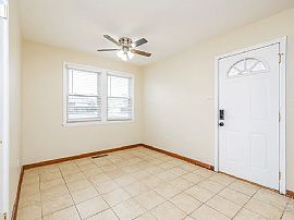 House For Rent  in Chicago, IL (Photo 7 of 9)