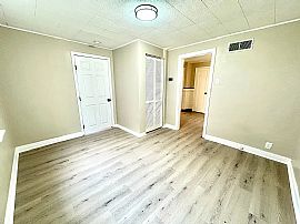 Beautifully Renovated 3-Bedroom Home in South St. Louis!  in Saint Louis, MO (Photo 10 of 12)