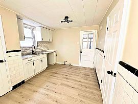 Beautifully Renovated 3-Bedroom Home in South St. Louis!  in Saint Louis, MO (Photo 5 of 12)