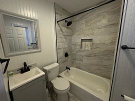 60 Bowen St, Hamden, Ct 06514 Peaceful House For Rent in Hamden, CT (Photo 4 of 11)