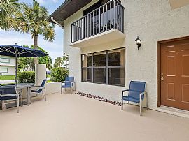 Two Bedroom Home in Stuart, FL (Photo 3 of 12)