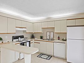 Two Bedroom Home in Stuart, FL (Photo 7 of 12)