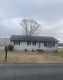 204 E Adams St, Georgetown, De 19947 House For Rent in Georgetown, DE (Photo 3 of 12)