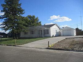 609 Hiawatha Dr, Ottawa, Il 61350 Available House For Rent  in Ottawa, IL