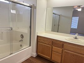 Great Single Family Home  in Bakersfield, CA (Photo 7 of 7)