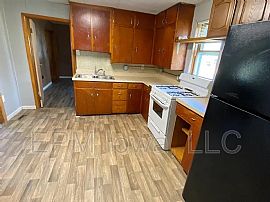 403 9th Ave Sw, Independence, Ia 50644 House For Rent  in Independence, IA (Photo 2 of 5)