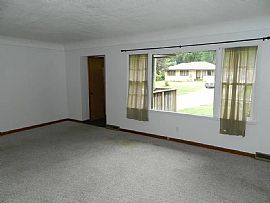 4021 Clinton Ave, Des Moines, Ia 50310 Available House For Rent in Des Moines, IA (Photo 4 of 9)