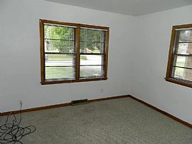 4021 Clinton Ave, Des Moines, Ia 50310 Available House For Rent in Des Moines, IA (Photo 5 of 9)