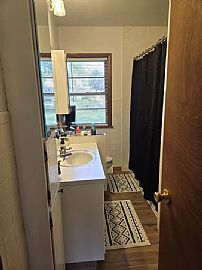 4021 Clinton Ave, Des Moines, Ia 50310 Available House For Rent in Des Moines, IA (Photo 7 of 9)