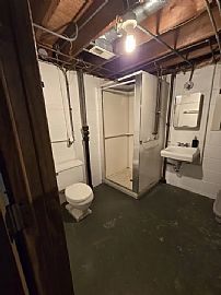 4021 Clinton Ave, Des Moines, Ia 50310 Available House For Rent in Des Moines, IA (Photo 8 of 9)