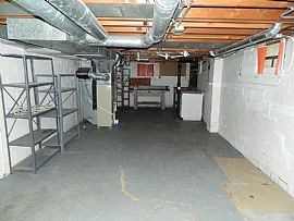 4021 Clinton Ave, Des Moines, Ia 50310 Available House For Rent in Des Moines, IA (Photo 9 of 9)