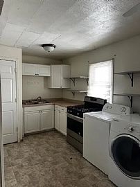 2204 Demorest Ave, Muscatine, Ia 52761 Spacious 2 Bed House Ren in Muscatine, IA (Photo 4 of 7)