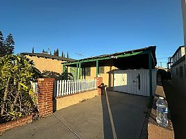 Charming 2 Bedroom Home  in Los Angeles, CA (Photo 2 of 10)