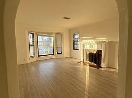 Charming 2 Bedroom Home  in Los Angeles, CA (Photo 5 of 10)