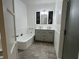 Charming 2 Bedroom Home  in Los Angeles, CA (Photo 7 of 10)