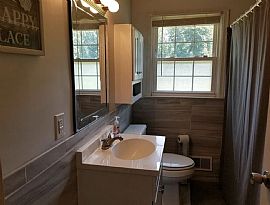 Beautiful Home For Your Comfort  in Louisville, KY (Photo 11 of 12)