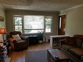 Beautiful Home For Your Comfort  in Louisville, KY (Photo 3 of 12)