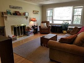 Beautiful Home For Your Comfort  in Louisville, KY (Photo 4 of 12)