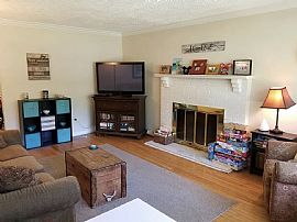 Beautiful Home For Your Comfort  in Louisville, KY (Photo 5 of 12)