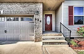 Beautiful Home For Your Comfort  in Oak Grove, KY (Photo 2 of 12)