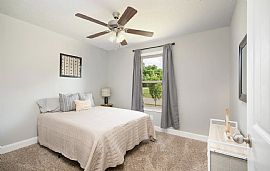 Beautiful Home For Your Comfort  in Oak Grove, KY (Photo 5 of 12)