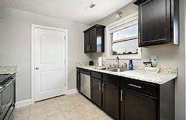 Beautiful Home For Your Comfort  in Oak Grove, KY (Photo 8 of 12)