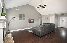 Beautiful Home For Your Comfort  in Oak Grove, KY (Photo 9 of 12)